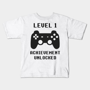 LEVEL 1 ACHIEVEMENT UNLOCKED Controller retro video games 1st birthday Kids T-Shirt